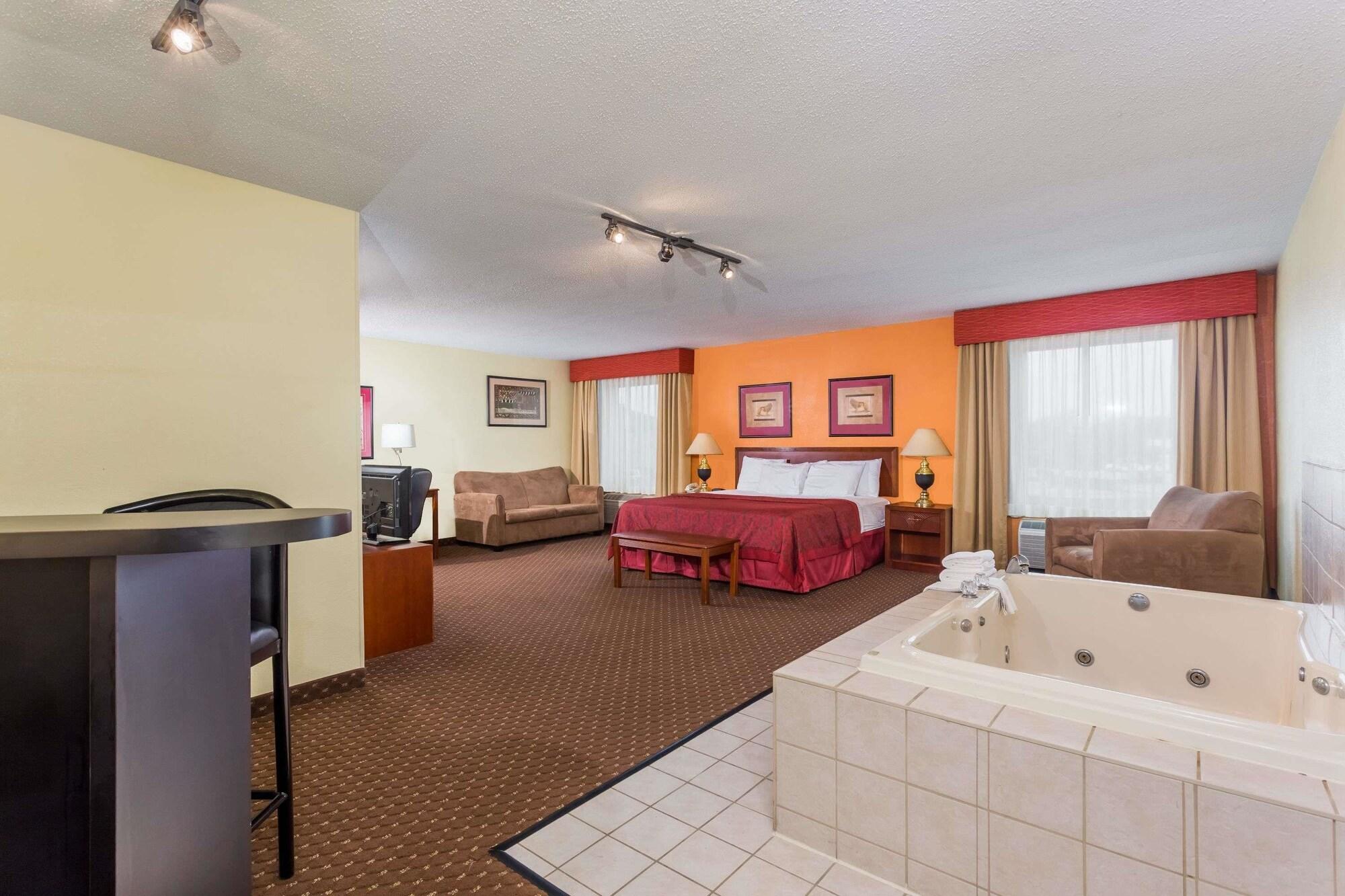 Days Inn & Suites By Wyndham Bloomington/Normal Il Kültér fotó