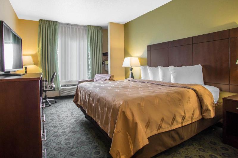 Days Inn & Suites By Wyndham Bloomington/Normal Il Kültér fotó
