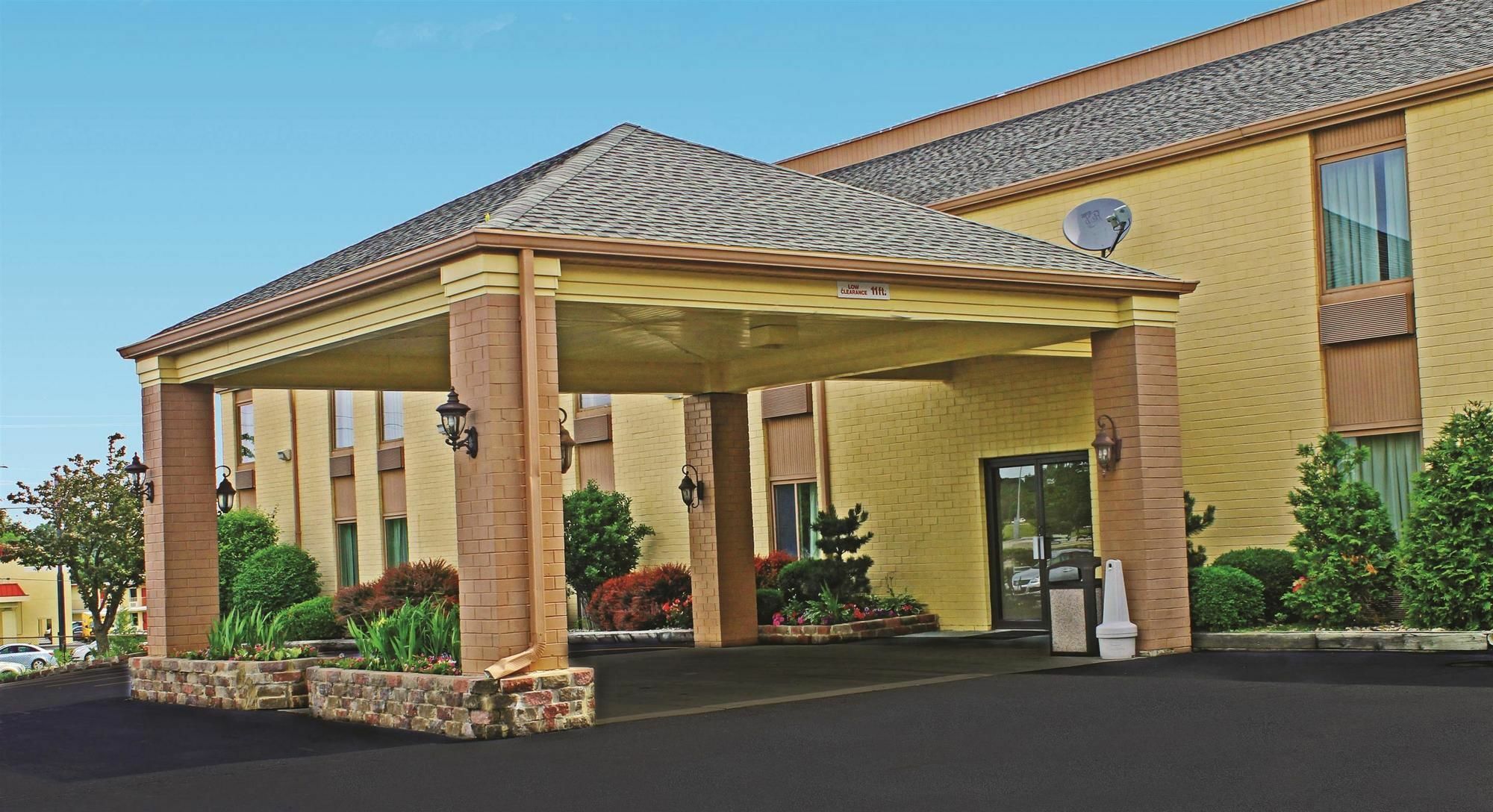 Days Inn & Suites By Wyndham Bloomington/Normal Il Kültér fotó