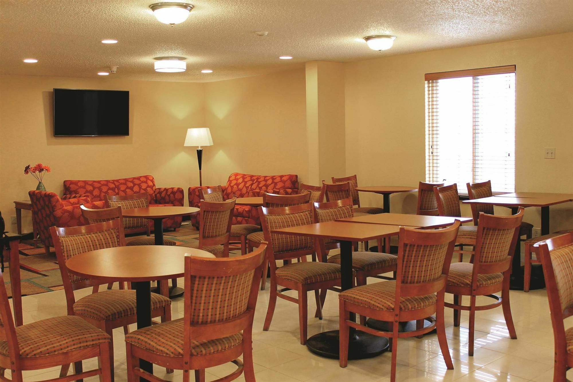 Days Inn & Suites By Wyndham Bloomington/Normal Il Kültér fotó