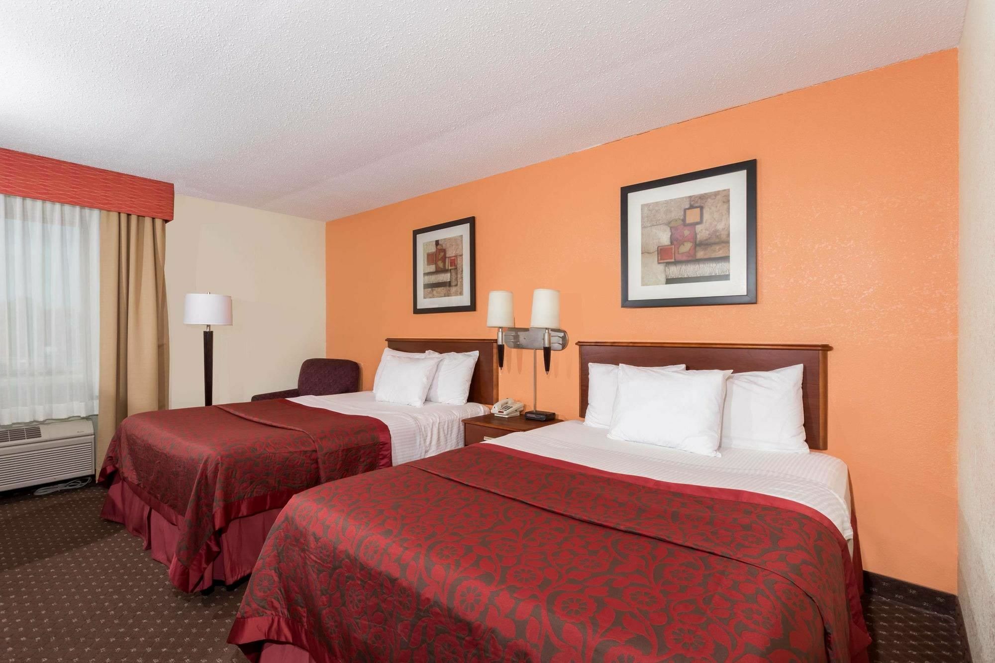 Days Inn & Suites By Wyndham Bloomington/Normal Il Kültér fotó