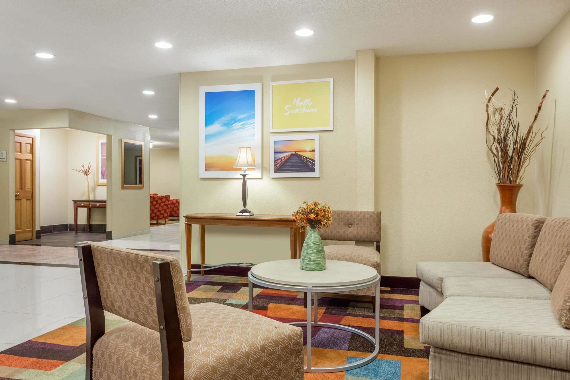 Days Inn & Suites By Wyndham Bloomington/Normal Il Kültér fotó