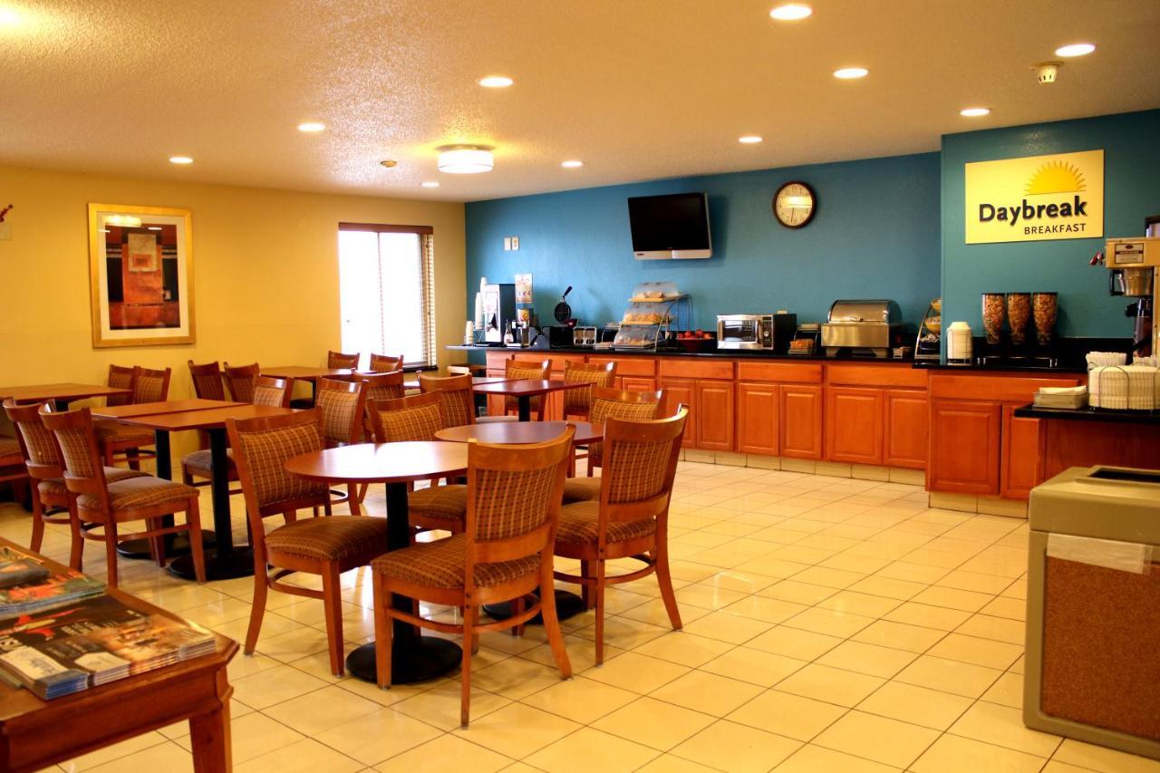 Days Inn & Suites By Wyndham Bloomington/Normal Il Kültér fotó
